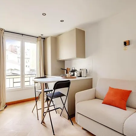 36 2 People Eiffel Tower 巴黎