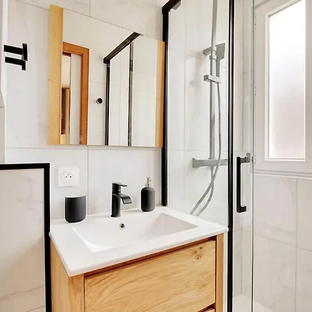 36 2 People Eiffel Tower 公寓