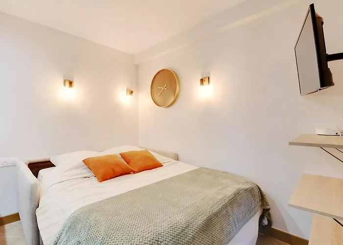 36 2 People Eiffel Tower パリ