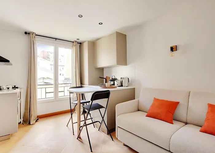 36 2 People Eiffel Tower Paris